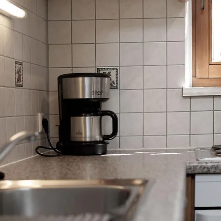 Manuela * Ζόλντεν